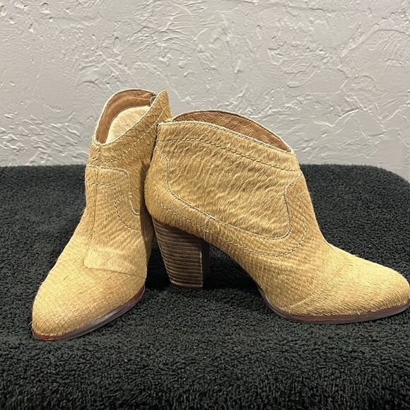 🔥🔥 UGG Australia CHARLOTTE Moon Tan Calf Hair Heeled Bootie Ankle Boots Sz 7.5 - Picture 4 of 13